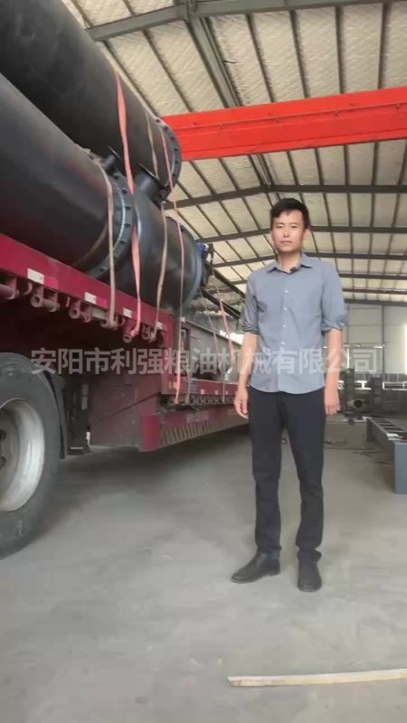 80噸動物油熬煉設(shè)備發(fā)貨現(xiàn)場